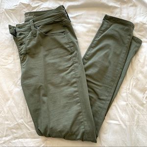 Universal Thread green high-rise skinny jeans
